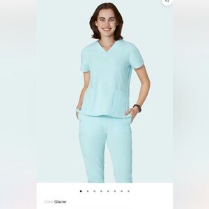 Women's Glacier Blue V-Neck Short Sleeve Top